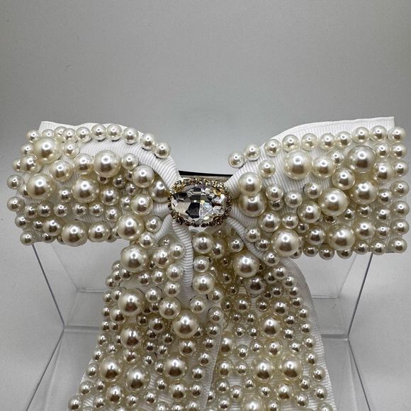 Gorgeous white hair bow with pearls - NWOT - Picture 8 of 8